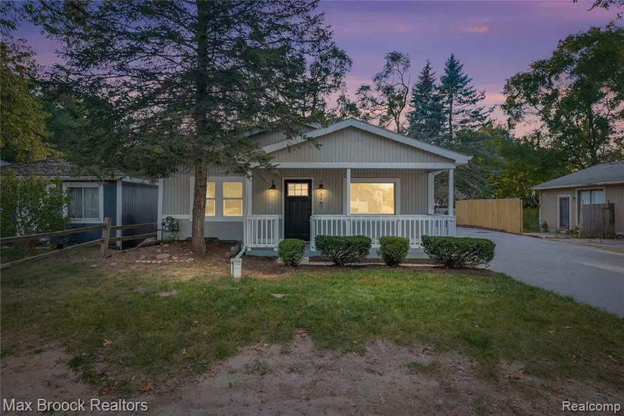 3187 Woodlawn Street, Commerce Twp, MI 48390