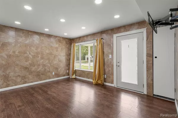 Allen Park, MI 48101,17036 Anne Avenue