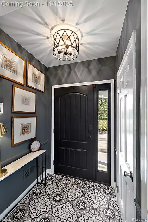 Bloomfield Hills, MI 48304,692 Bennington Drive