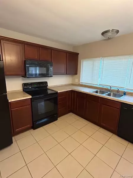 20202 Hunt Club Drive, Harper Woods, MI 48225