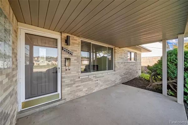 Sterling Heights, MI 48312,33695 Shelley Lynne Drive