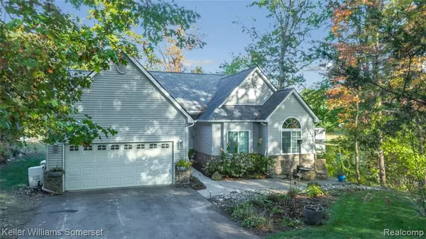 Oxford, MI 48370,70 Lakeview Drive