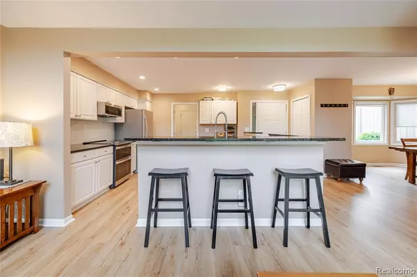 Grosse Ile, MI 48138,9892 Hawthorne Glen Drive