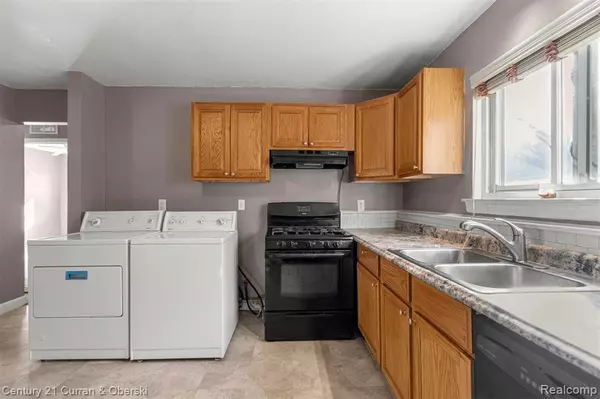 Dearborn Heights, MI 48125,5660 HIPP Street