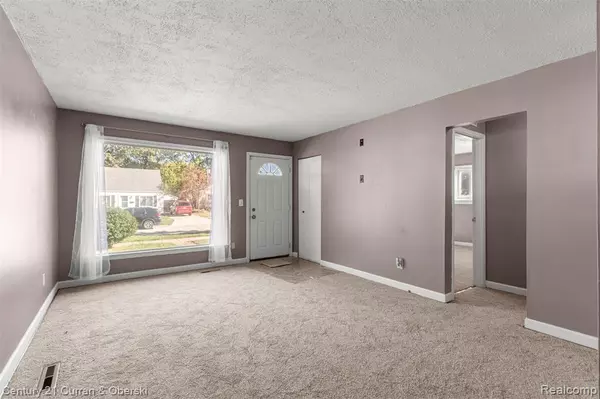 Dearborn Heights, MI 48125,5660 HIPP Street