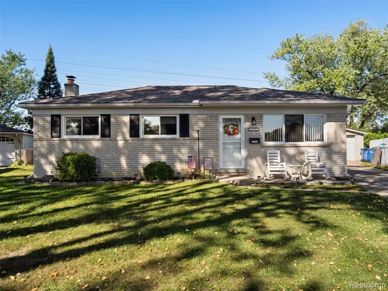 29379 Newport Drive, Warren, MI 48088