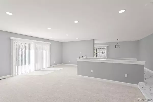 Novi, MI,22511 DEERFIELD Road