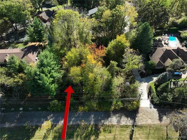 Bloomfield Hills, MI 48302,921 Pine Thistle Lane