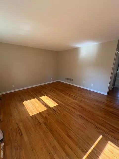 Ypsilanti, MI 48198,1297 Davis Street