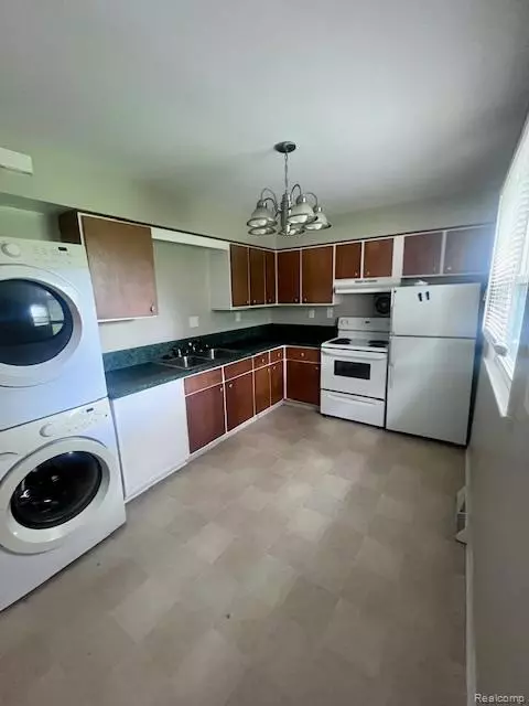 Ypsilanti, MI 48198,1297 Davis Street