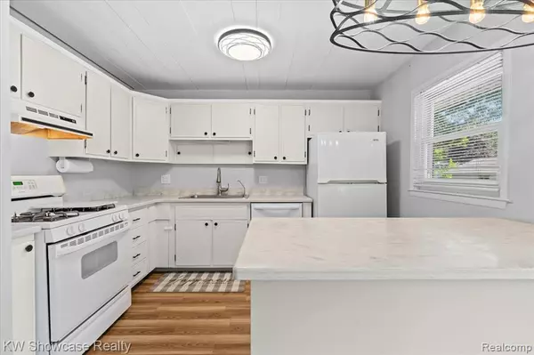 Wolverine Lake, MI 48390,2370 Roselawn Street