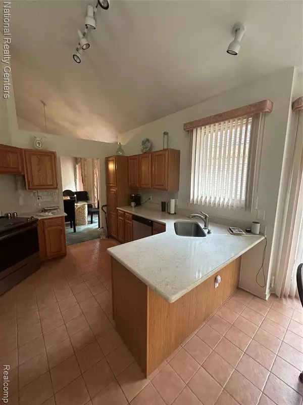 Livonia, MI 48152,38153 S Vista Drive