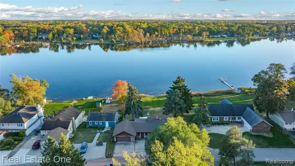 Wixom, MI,2739 Lakeridge