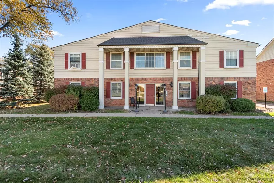 817 W Maple Road, Clawson, MI