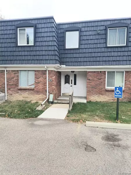 1806 Colonial Village Way, Waterford, MI 48328