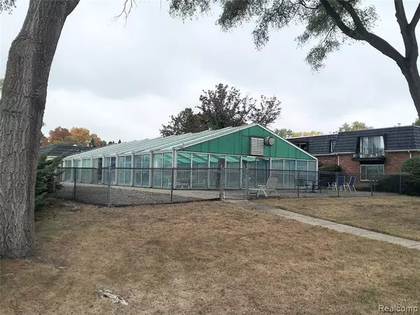 Waterford, MI 48328,1806 Colonial Village Way