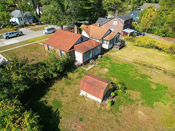 Redford, MI 48240,19336 Centralia