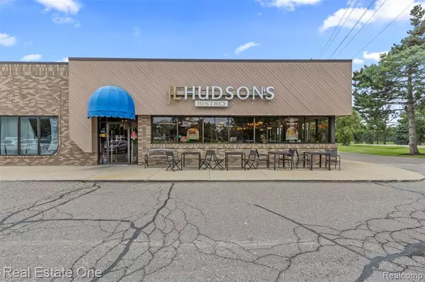 4052 HAGGERTY HWY, Commerce Twp, MI 48390