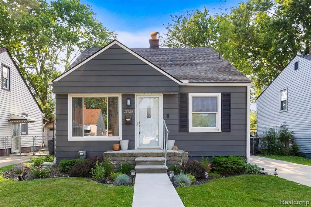 Saint Clair Shores, MI 48081,27728 Larchmont Street