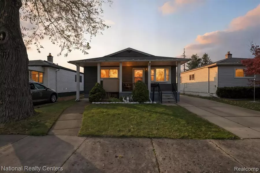 5644 Croissant Street, Dearborn Heights, MI 48125