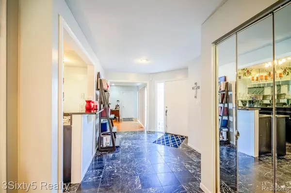 West Bloomfield, MI,7159 Creeks Crossing