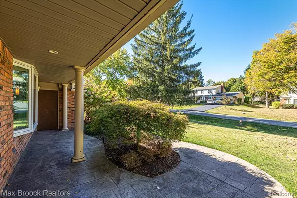 Bloomfield Hills, MI 48301,5605 Woodwind Drive