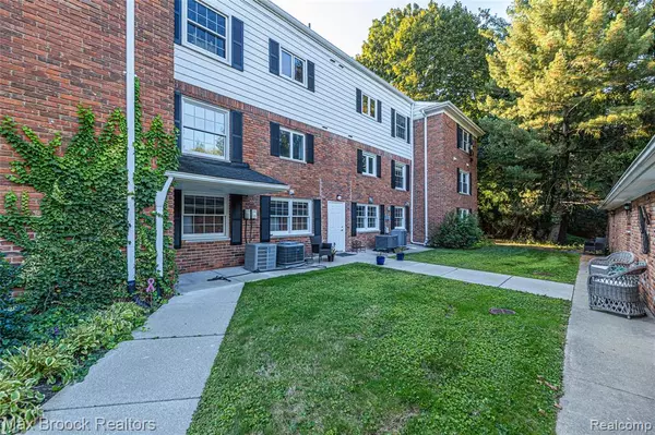 Bloomfield Hills, MI 48304,229 Barden Road