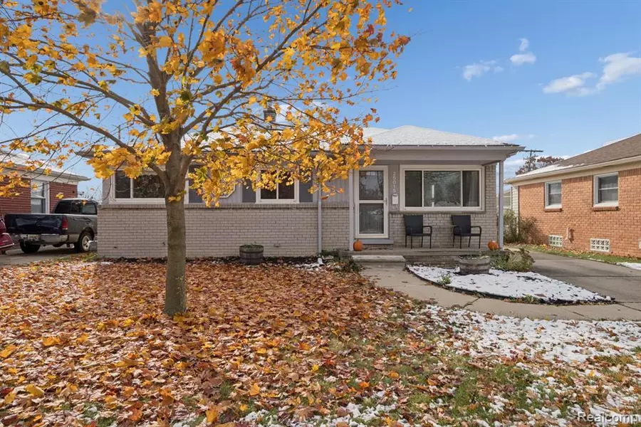 25015 Meadows Avenue, Flat Rock, MI 48134