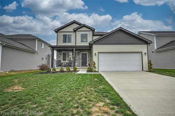 386 Edge Brook Drive, Holly, MI 48442