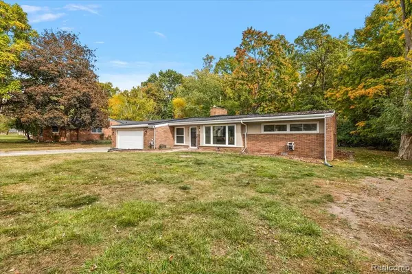 Farmington Hills, MI 48334,28422 Cumberland Drive