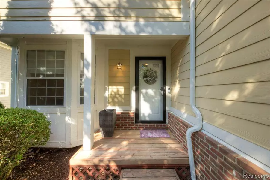 31232 Columbia Drive, Novi, MI 48377