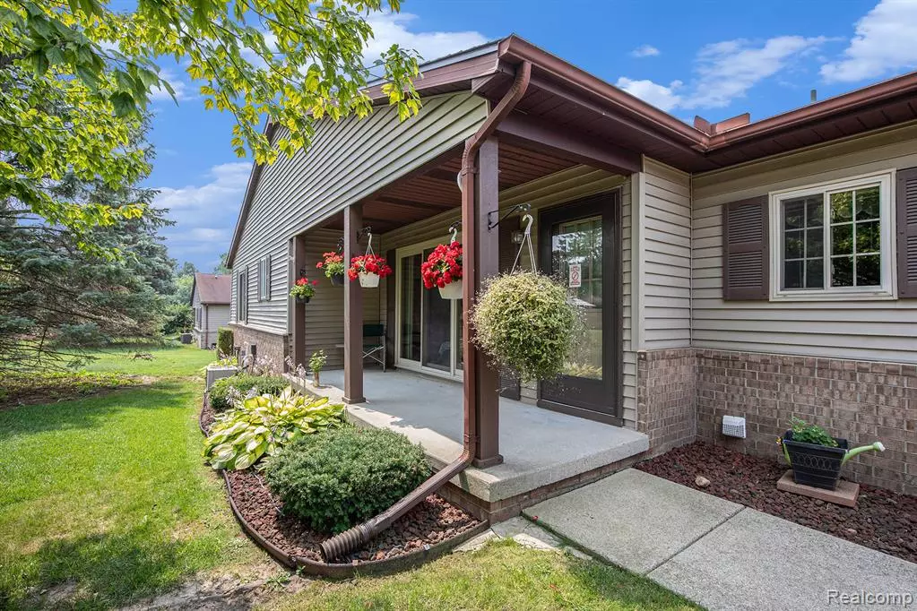 Grand Blanc, MI 48439,5045 Sandalwood Drive