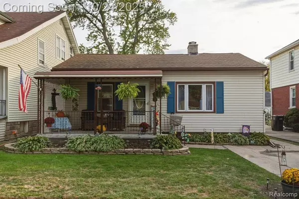 173 S Riverbank Street, Wyandotte, MI 48192