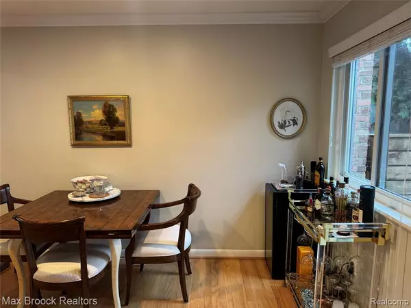 Birmingham, MI 48009,383 W Brown Street