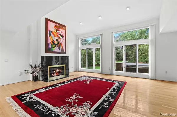 West Bloomfield, MI 48324,6034 Beachwood Drive