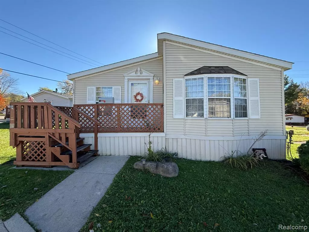 Northville, MI 48167,17 Arbor Way