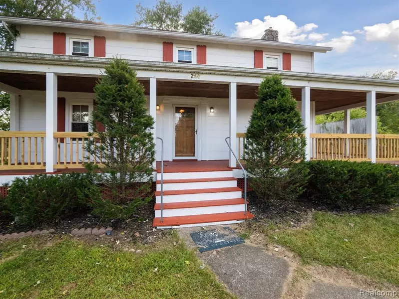 260 S DEXTER Street, Pinckney, MI 48169