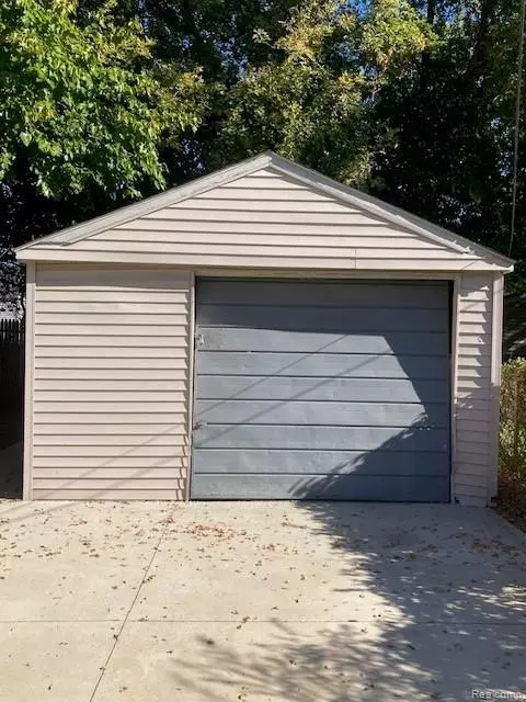 Harper Woods, MI 48225,18549 Elkhart Street