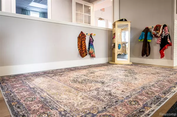 Troy, MI 48083,1975 E Maple Road