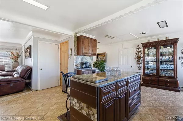 Sterling Heights, MI 48310,5072 15 Mile Road