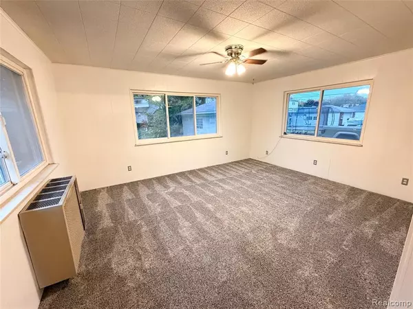 Saint Clair Shores, MI 48080,20207 Chalon Street
