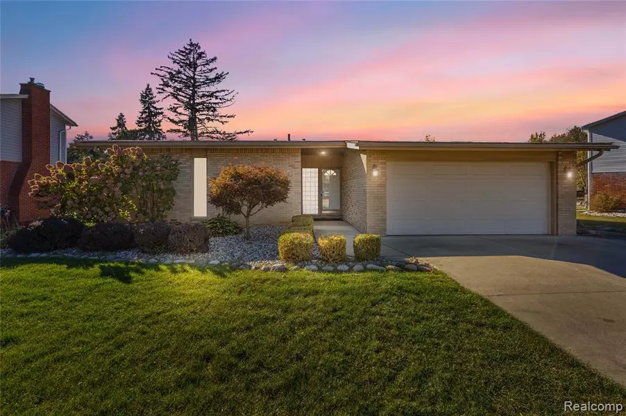 29281 Stellamar Drive, Southfield, MI 48076