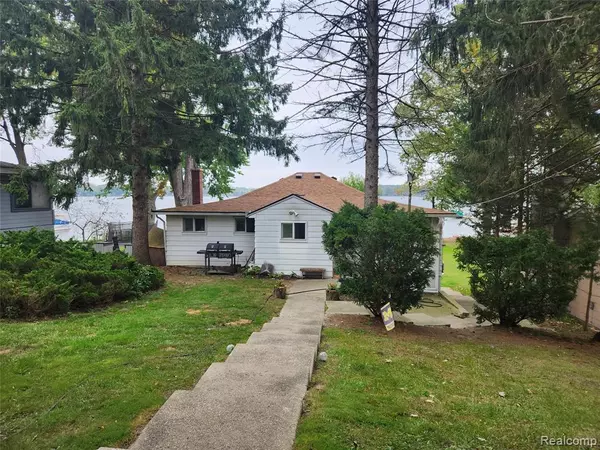 Brighton, MI 48116,8463 Hillpoint Drive