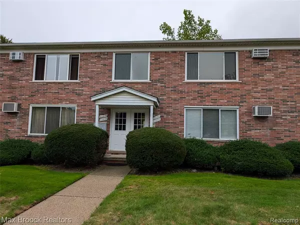 22202 E 11 Mile Road, Saint Clair Shores, MI 48081