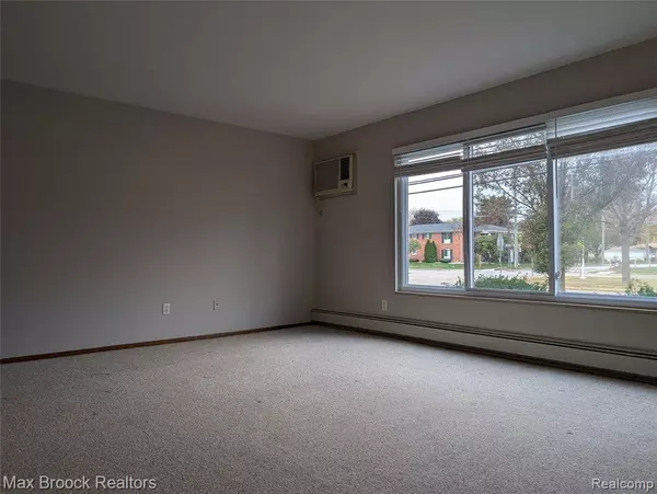 Saint Clair Shores, MI 48081,22202 E 11 Mile Road