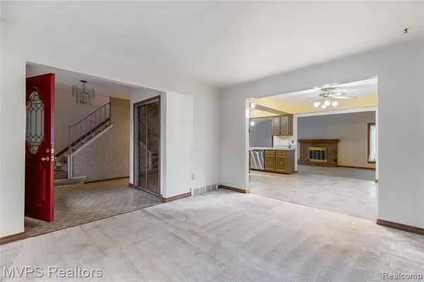 Macomb, MI 48044,16089 Cambell Drive