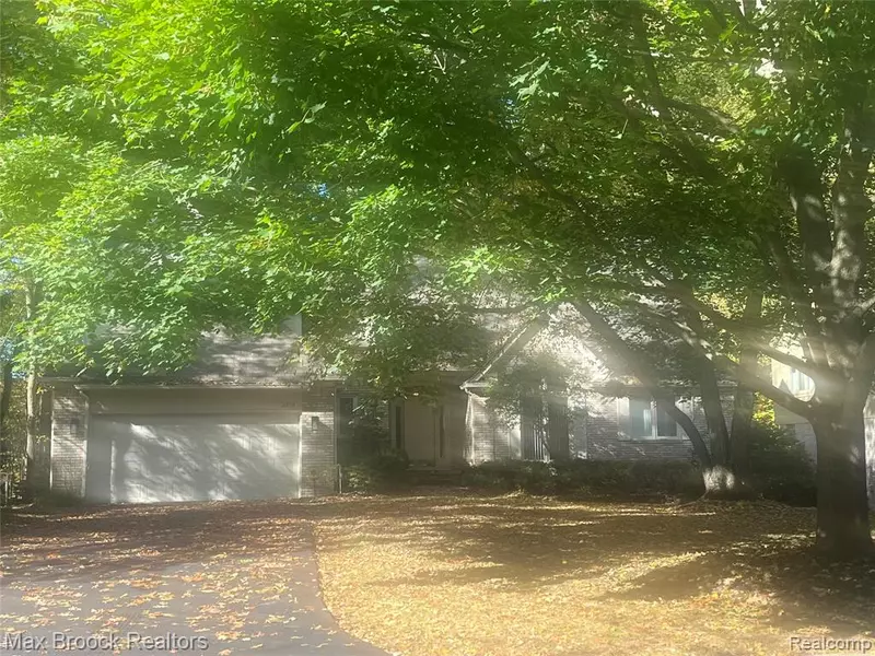 2358 Hidden Lake Court, West Bloomfield, MI 48324