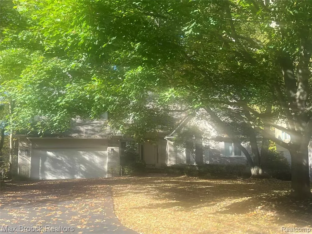 West Bloomfield, MI 48324,2358 Hidden Lake Court