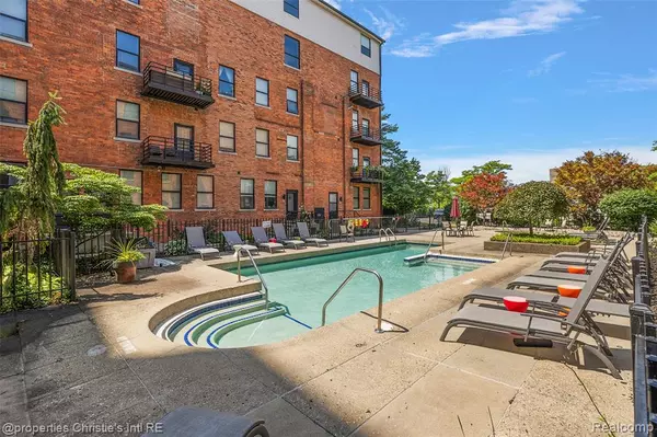 Detroit, MI 48207,6533 E Jefferson Avenue