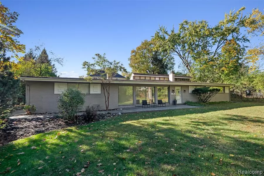 2380 Klingensmith Road, Bloomfield, MI 48302